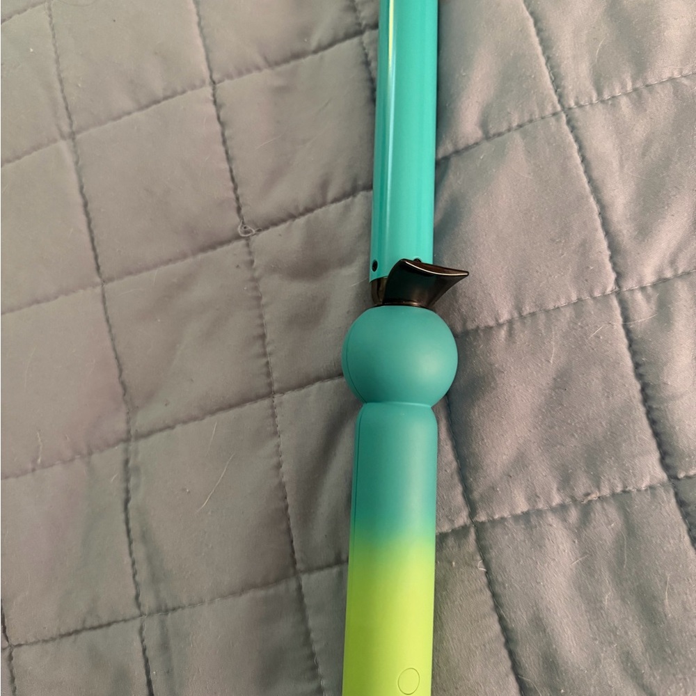 Bed Head TIGI Blue and Green Curling Wand - Picture 3 of 3